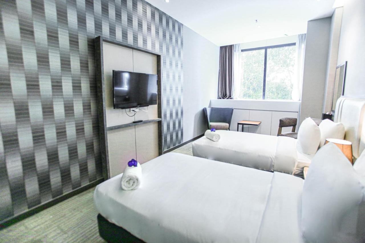 Fives Hotel Dnp Johor Bahru Esterno foto